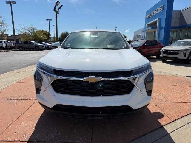 2026 Chevrolet Trax LS photo 2
