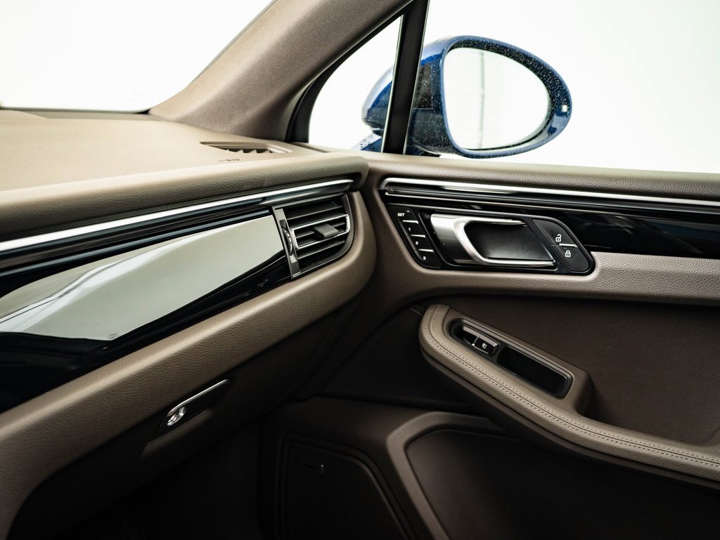 2024 Porsche Macan T photo 30