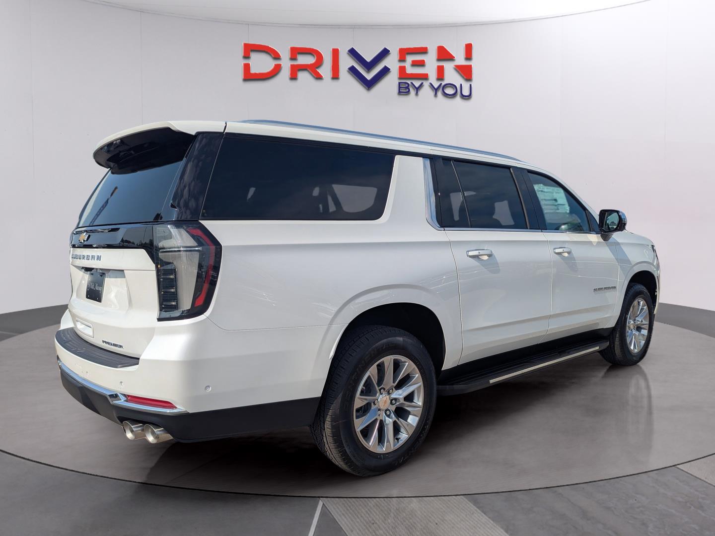 2025 Chevrolet Suburban Premier photo 3