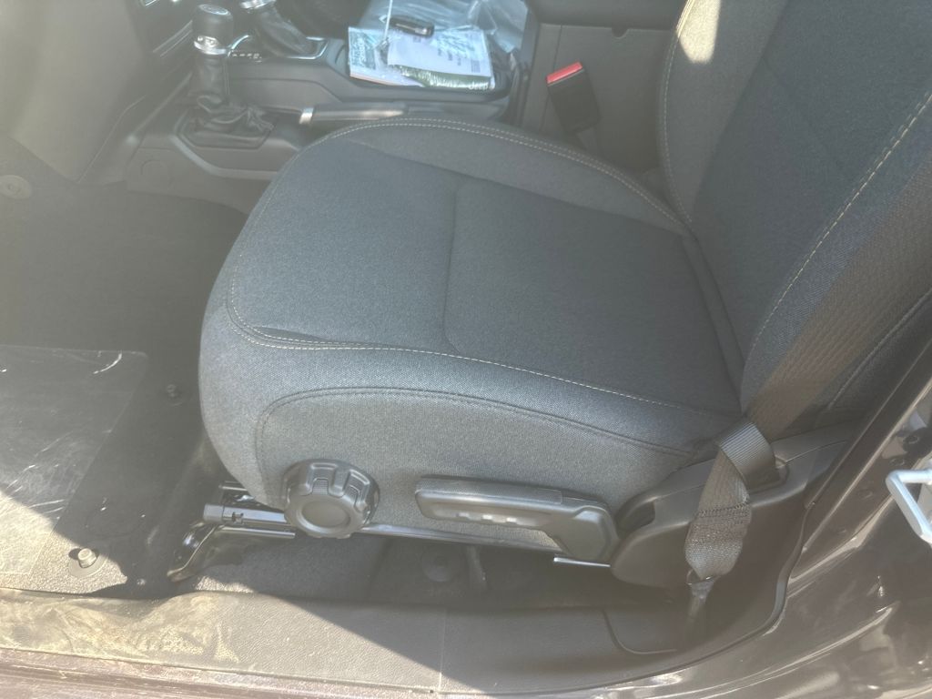 2025 Jeep Wrangler Sport S photo 4