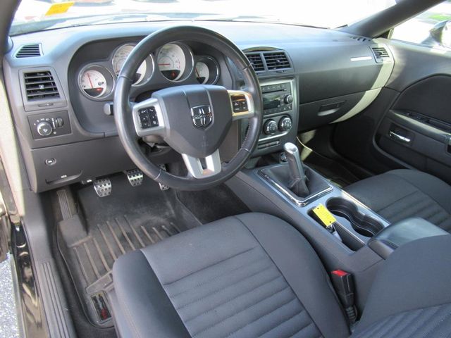2014 Dodge Challenger R/T photo 13