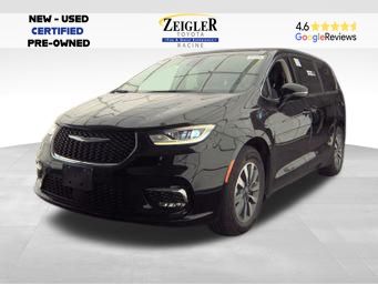 2024 Chrysler Pacifica PHEV Select's photo