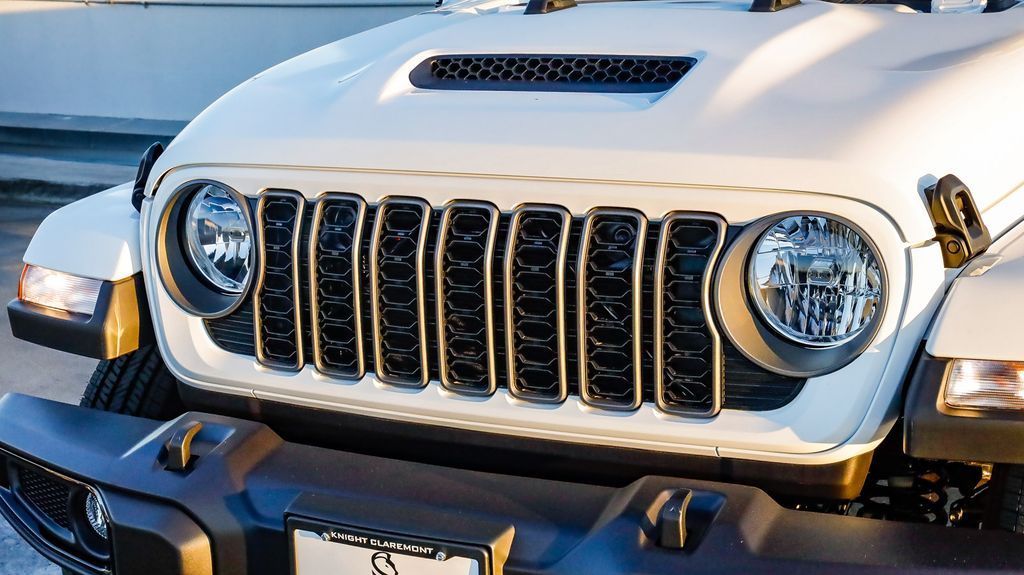 2025 Jeep Gladiator Sport S photo 3