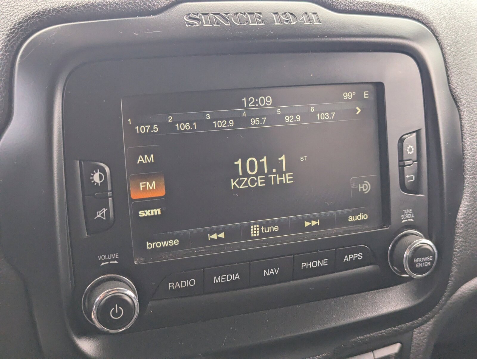 2016 Jeep Renegade Limited photo 25