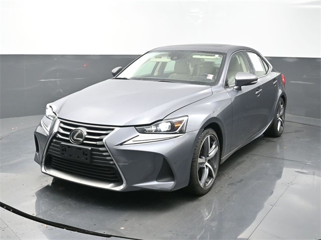 2017 Lexus IS 200t's photo