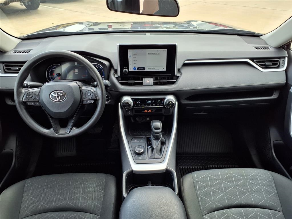 2024 Toyota RAV4 Hybrid XLE photo 3