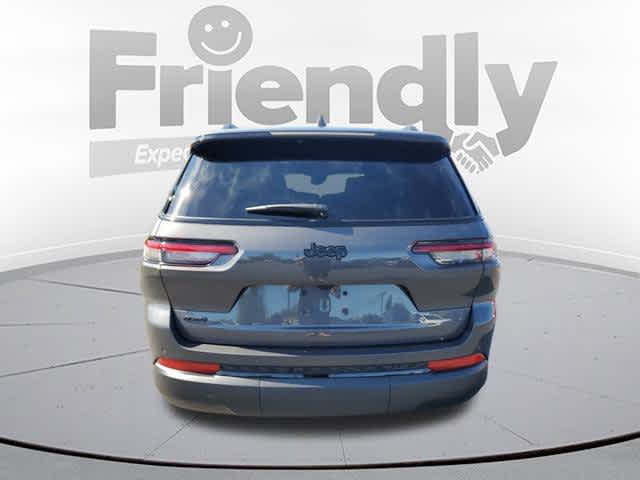 2025 Jeep Grand Cherokee Altitude photo 4