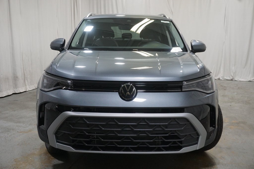 2025 Volkswagen Taos SE photo 5