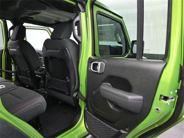2025 Jeep Wrangler Rubicon photo 17