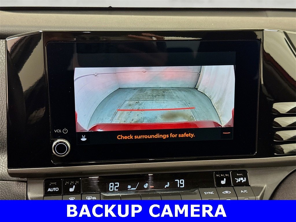 2025 Toyota Camry LE photo 4