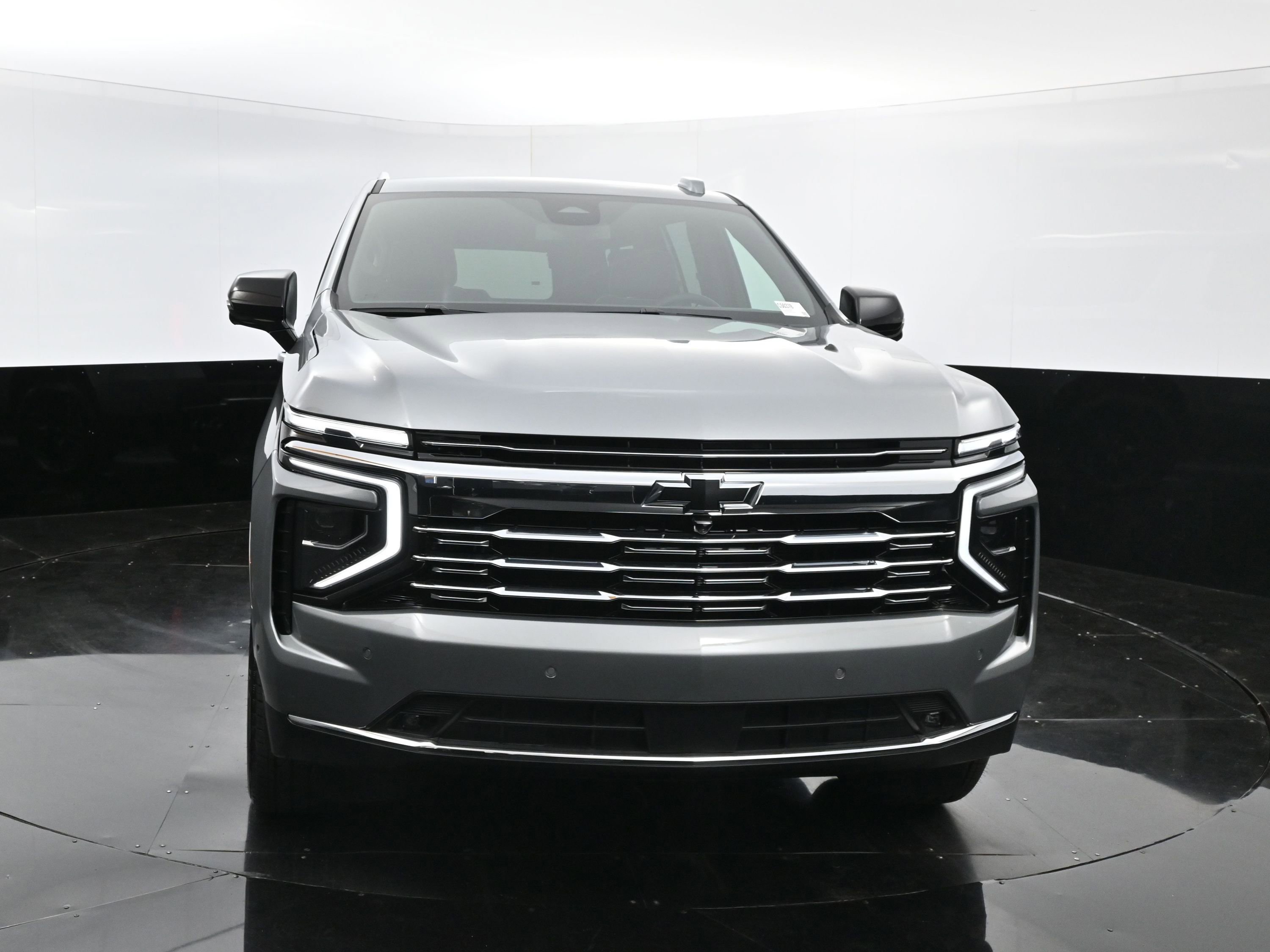 2025 Chevrolet Suburban Premier photo 2