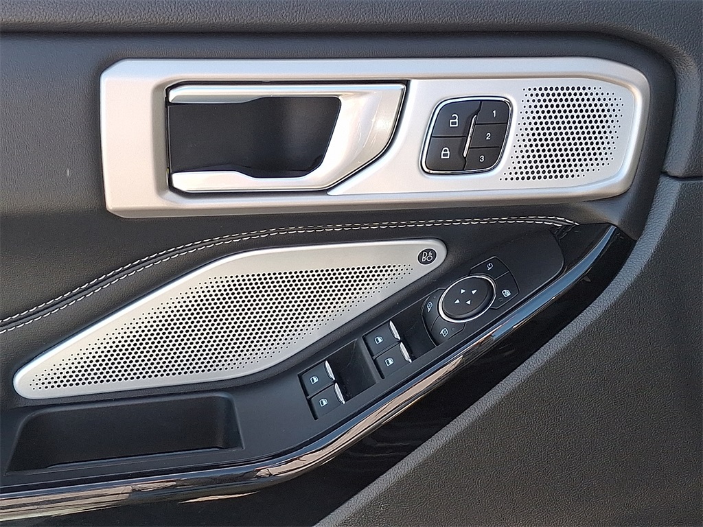 2023 Ford Explorer ST photo 11