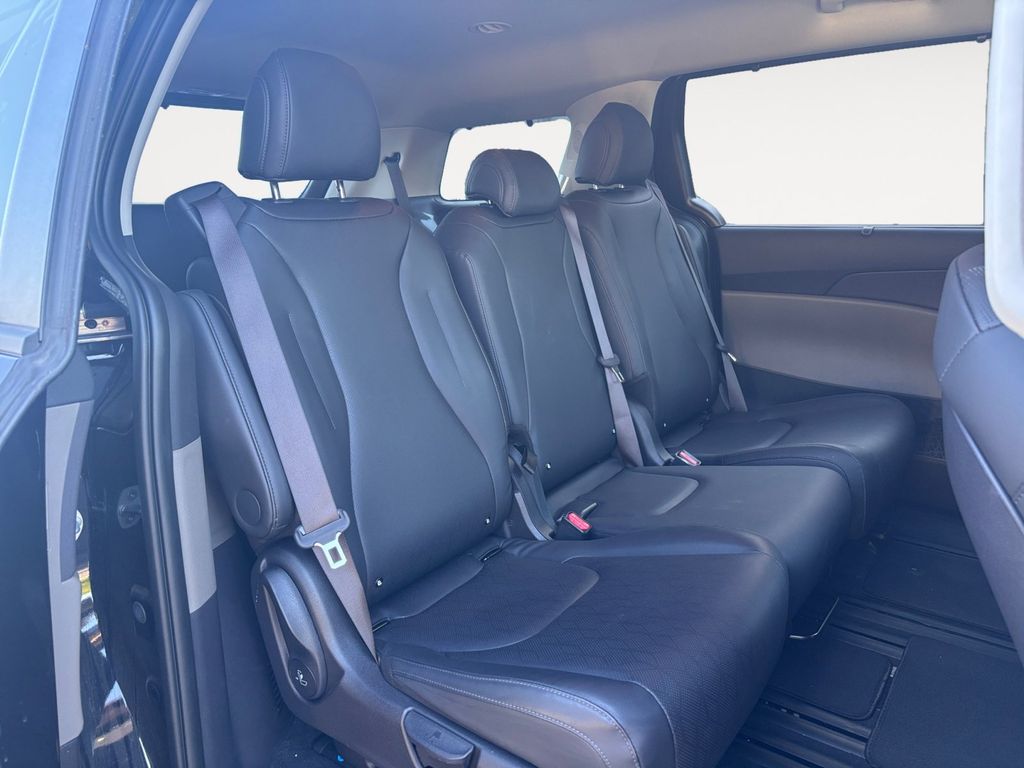 2025 Kia Carnival EX photo 26