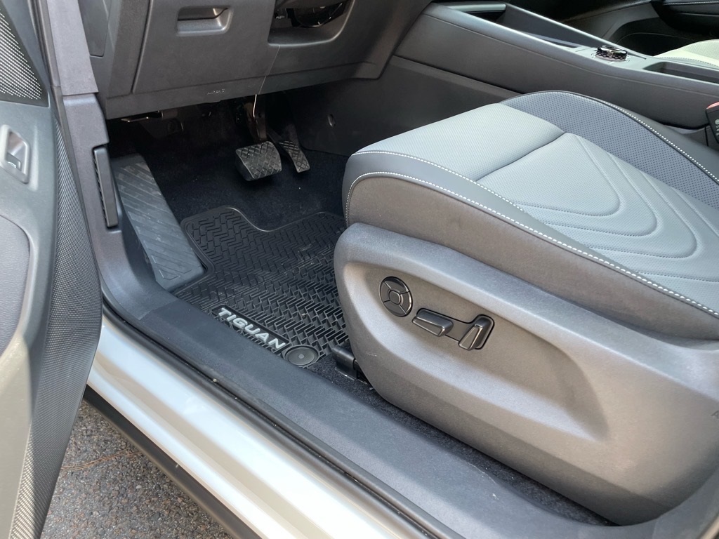 2025 Volkswagen Tiguan SE photo 16