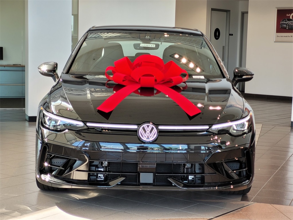 2025 Volkswagen Golf R photo 2