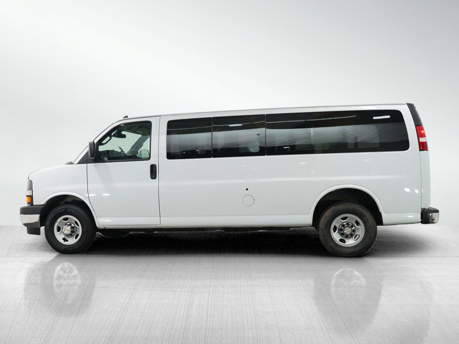 Used 2022 Chevrolet Express Passenger LT with VIN 1GAZGPFP4N1156388 for sale in Burnsville, Minnesota