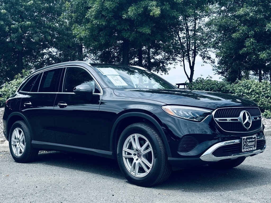 2025 Mercedes Benz GLC 300 4MATIC photo 3