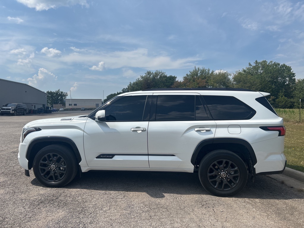 2023 Toyota Sequoia photo 8