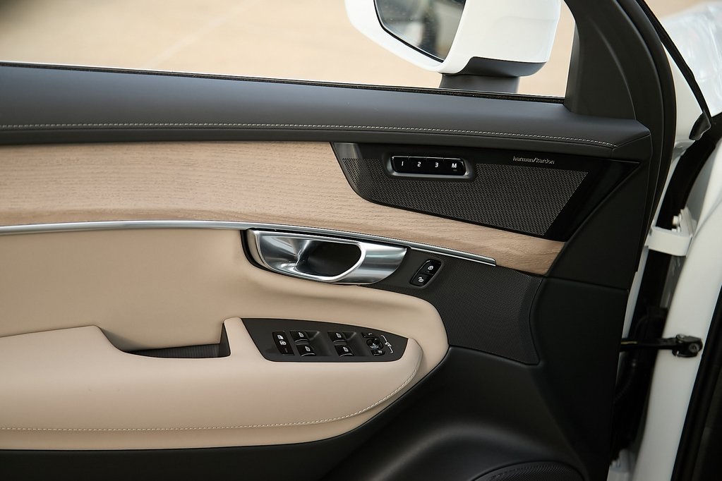 2026 VOLVO XC90 - Image 10