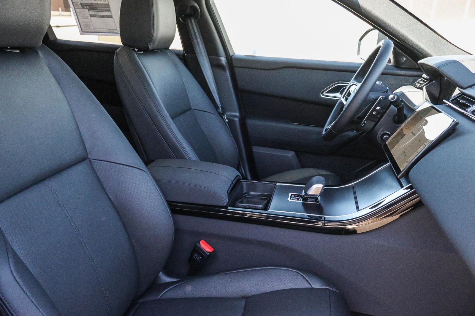 2026 Land Rover Range Rover Velar SE photo 12