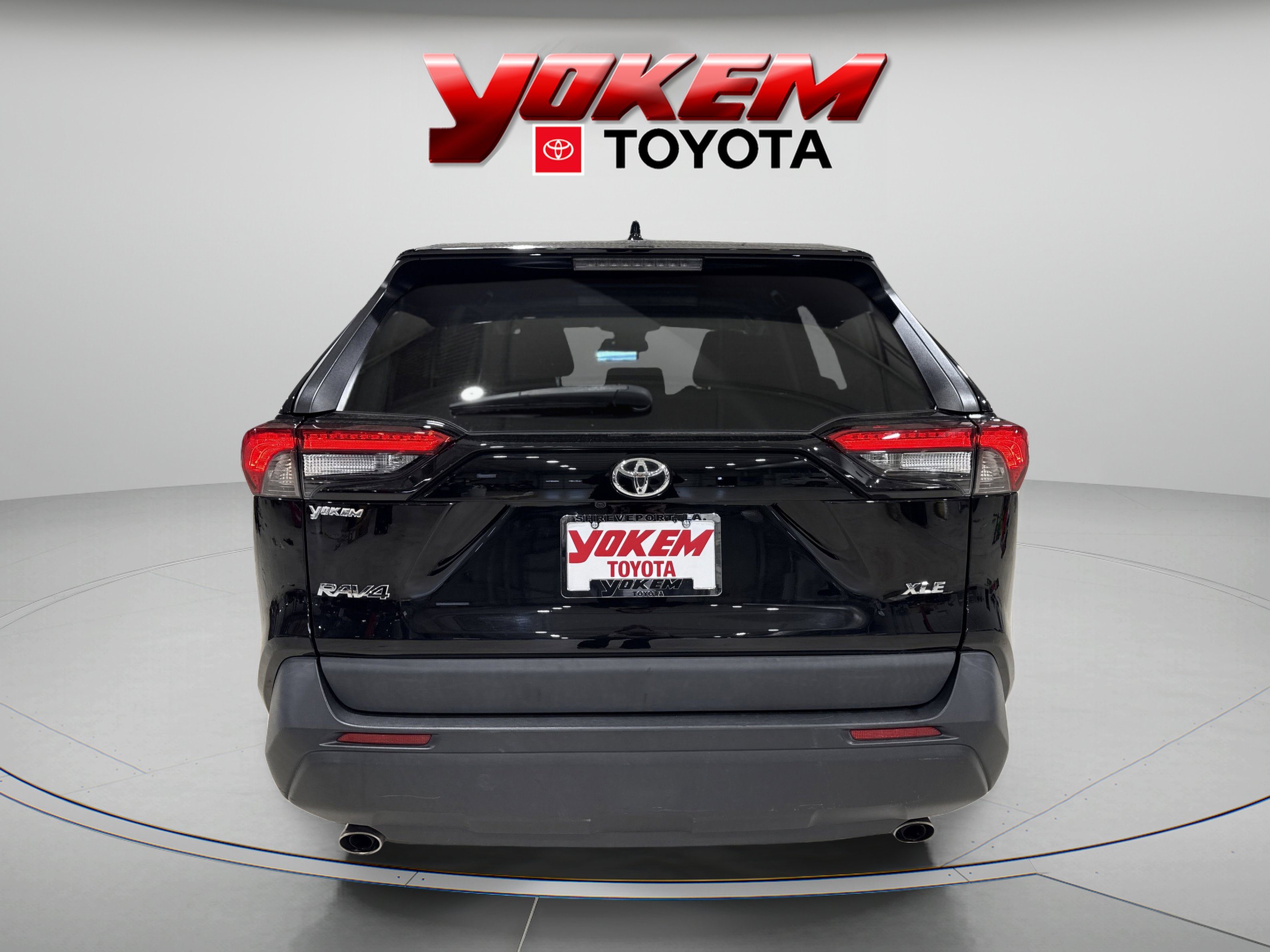 2022 Toyota RAV4 XLE photo 3