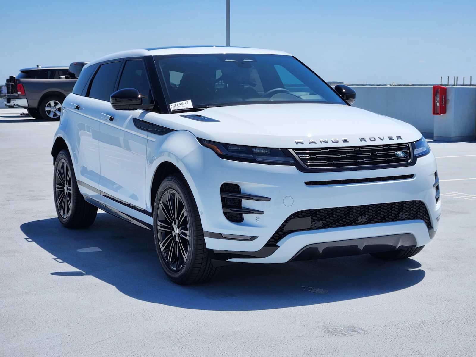 2026 Land Rover Range Rover Evoque Dynamic SE photo 3