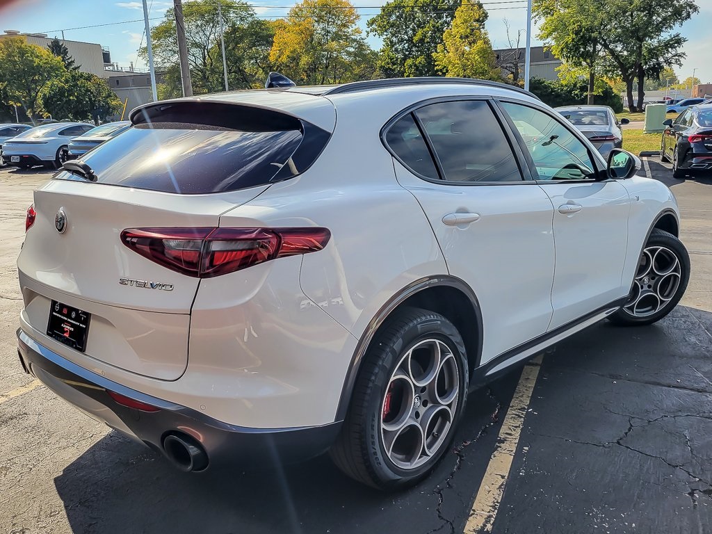 2022 Alfa Romeo Stelvio Ti photo 6