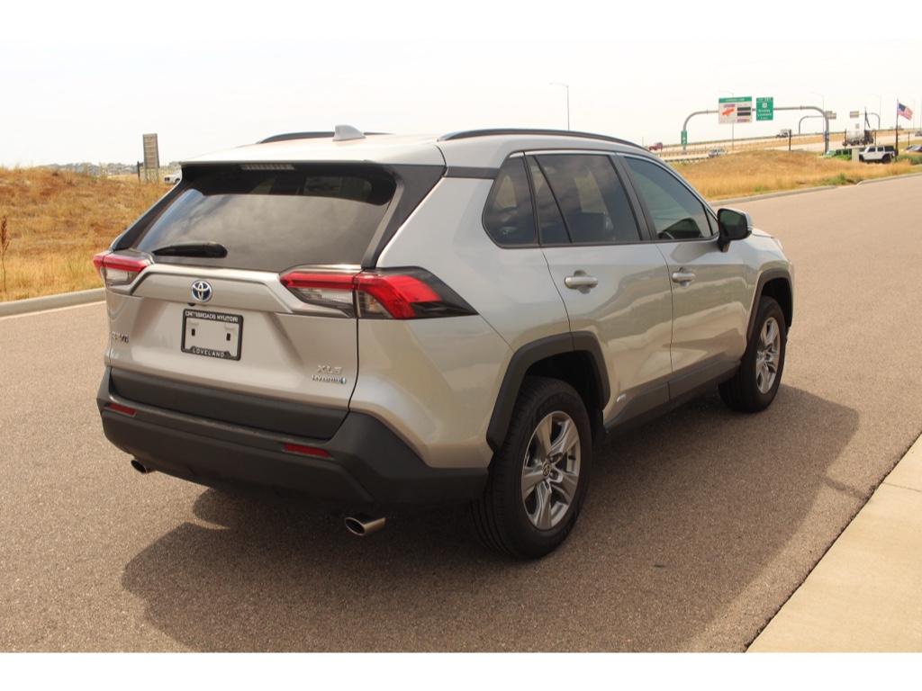 2023 Toyota RAV4 Hybrid XLE photo 2