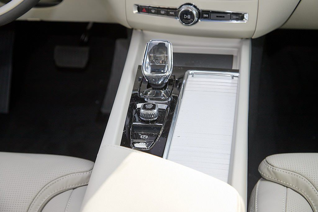 2026 VOLVO XC60 - Image 28