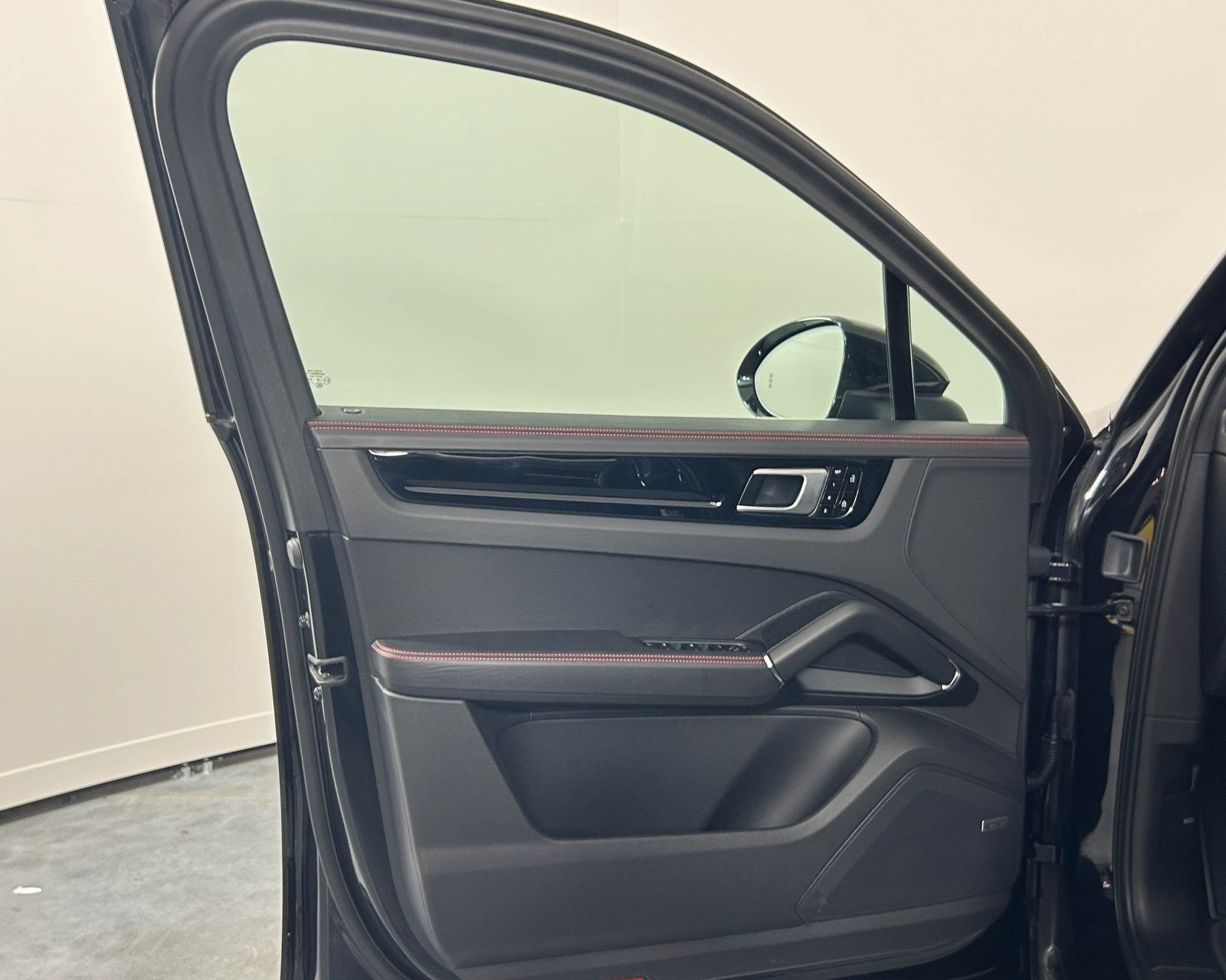 2020 Porsche Cayenne S photo 13