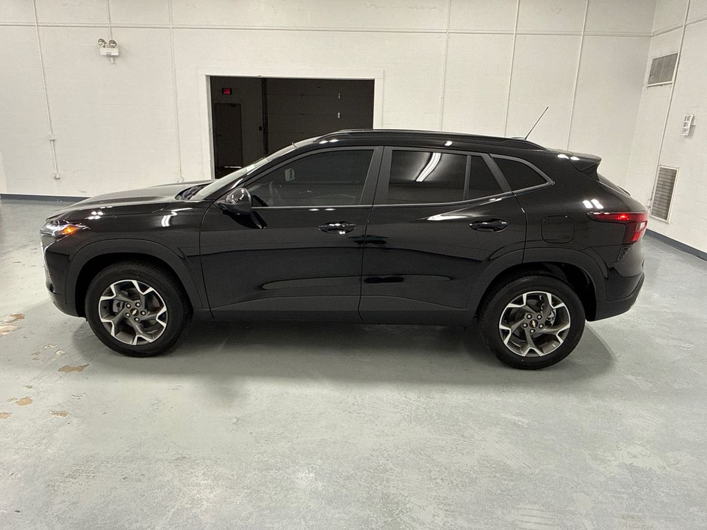 2026 Chevrolet Trax LT photo 4