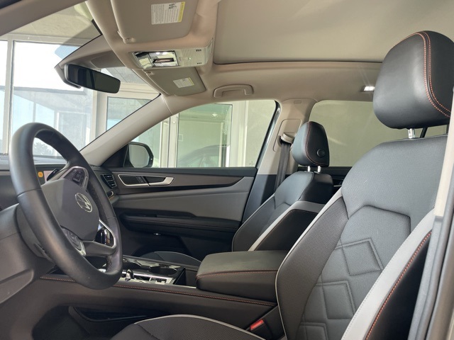 2024 Volkswagen Atlas Peak Edition SEL photo 3