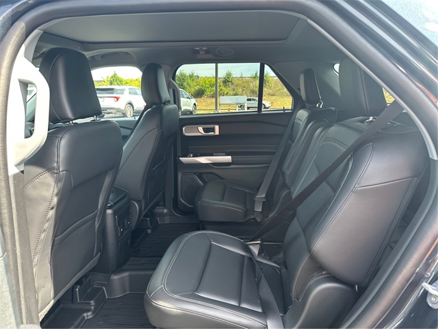2023 Ford Explorer XLT photo 8