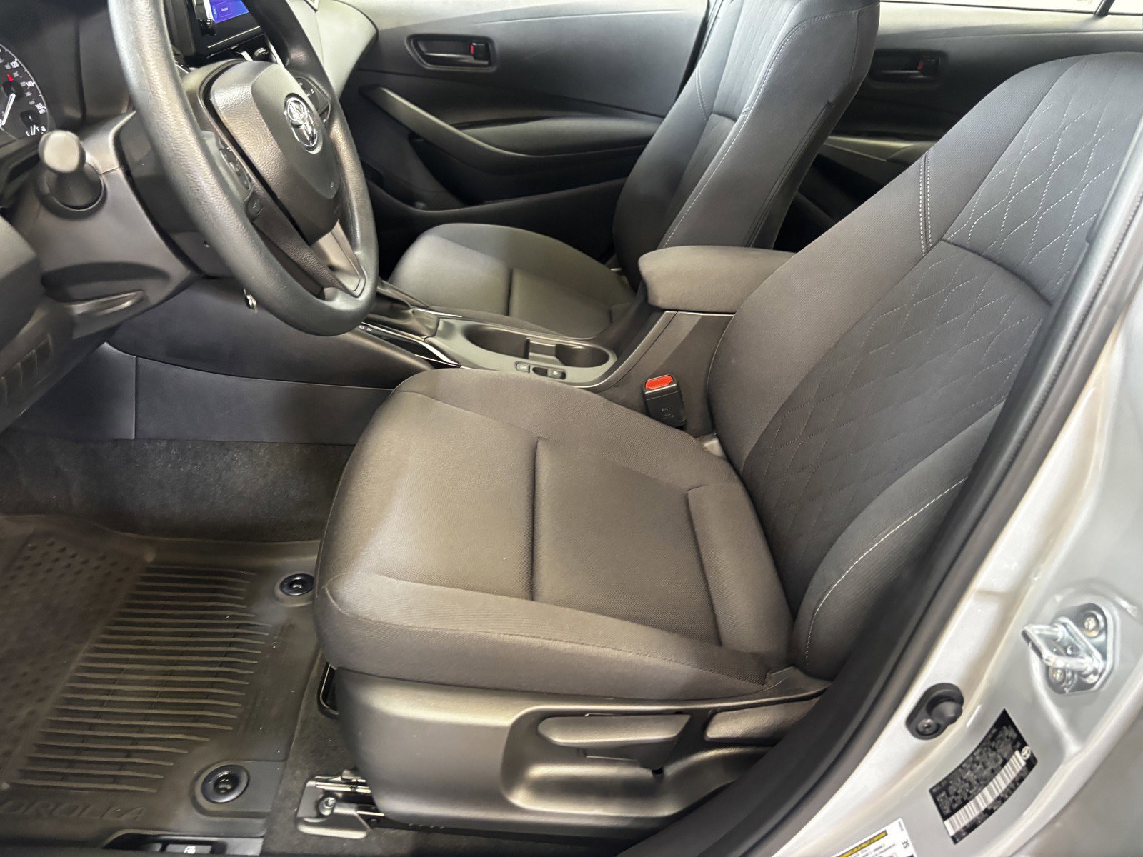 2025 Toyota Corolla LE photo 22