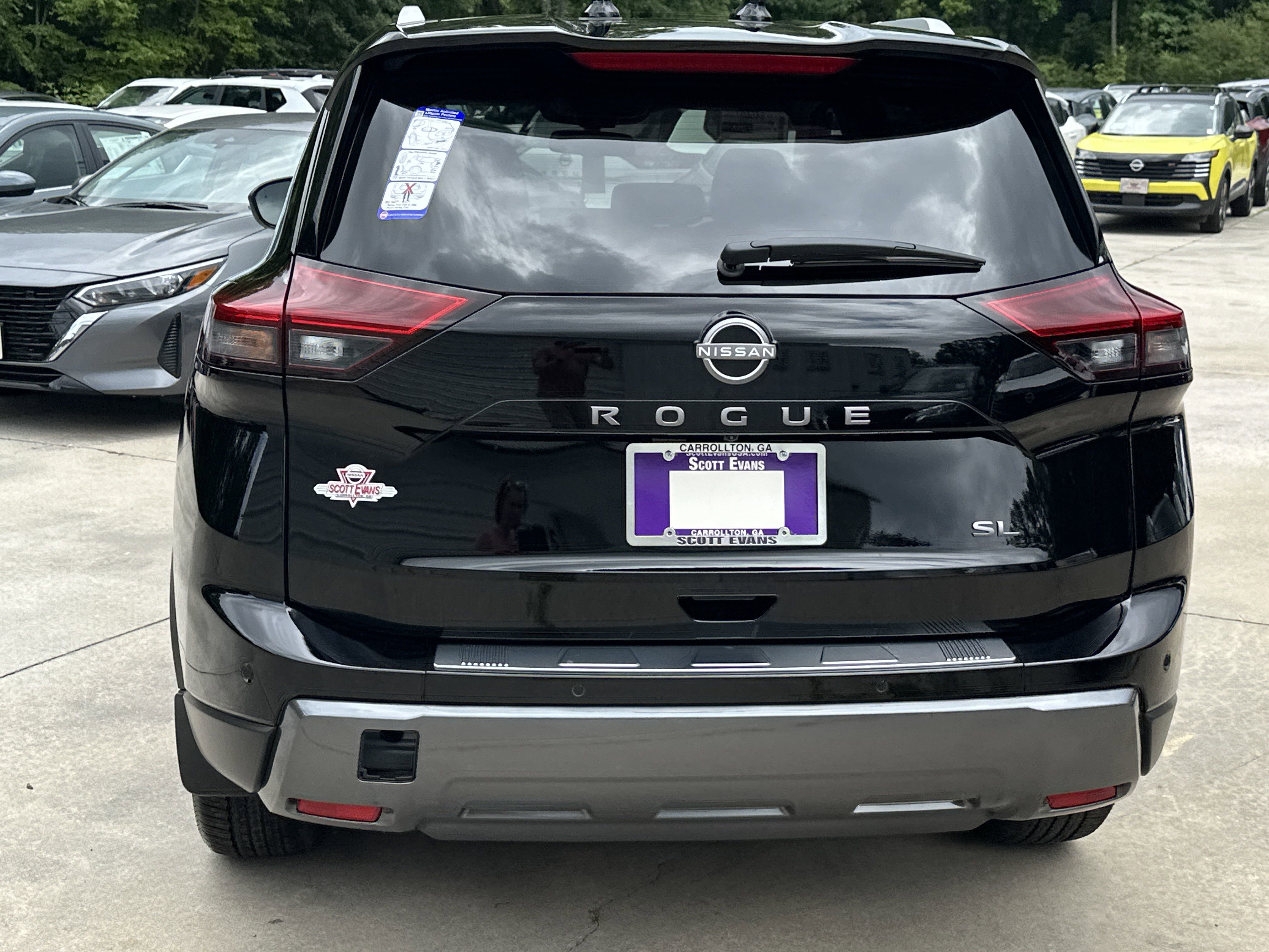2025 Nissan Rogue SL photo 4