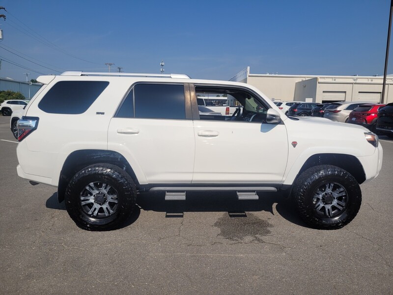 2016 Toyota 4Runner SR5 Premium photo 2