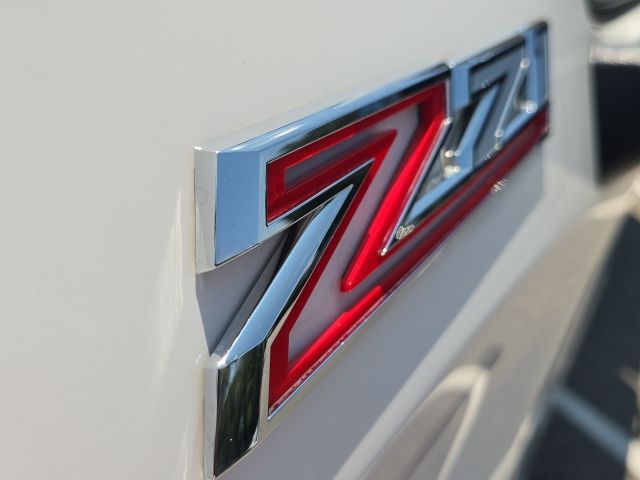 2023 Chevrolet Silverado 1500 LTZ photo 9