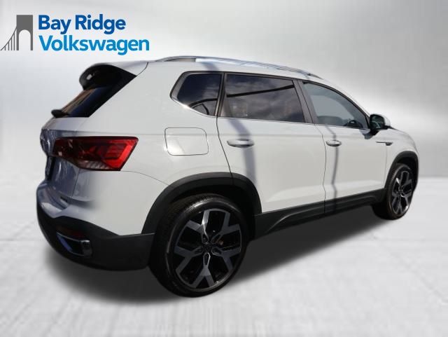 2022 Volkswagen Taos SEL photo 3