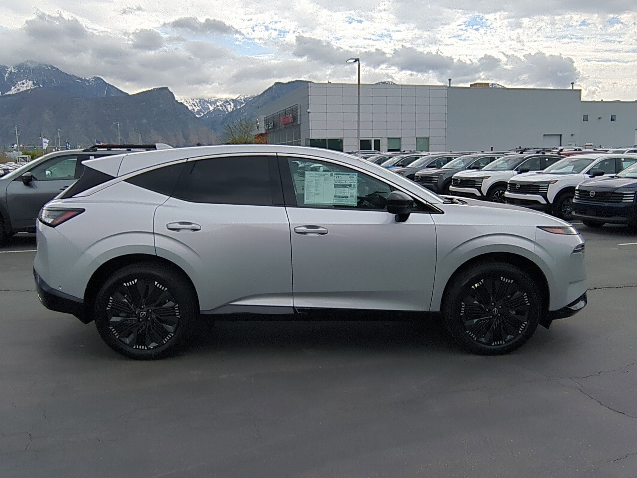 2025 Nissan Murano Platinum photo 2