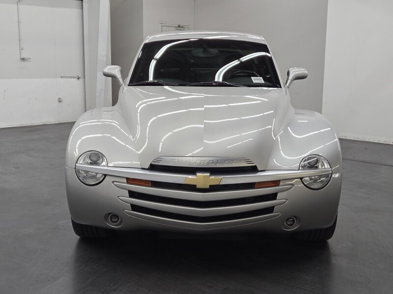 2005 Chevrolet SSR Base photo 4