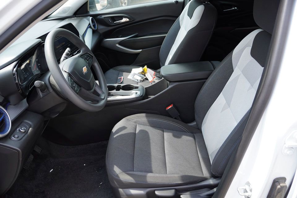 2025 Chevrolet Trax LS photo 4