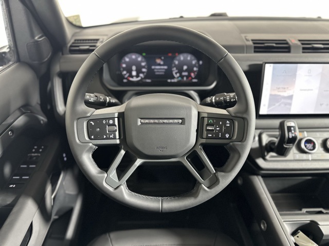 2025 Land Rover Defender 110 S photo 24
