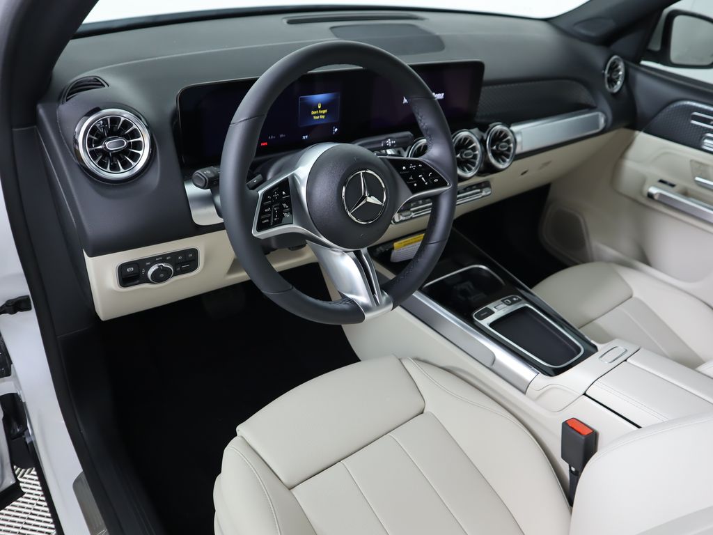 2025 Mercedes Benz GLB 250 photo 9