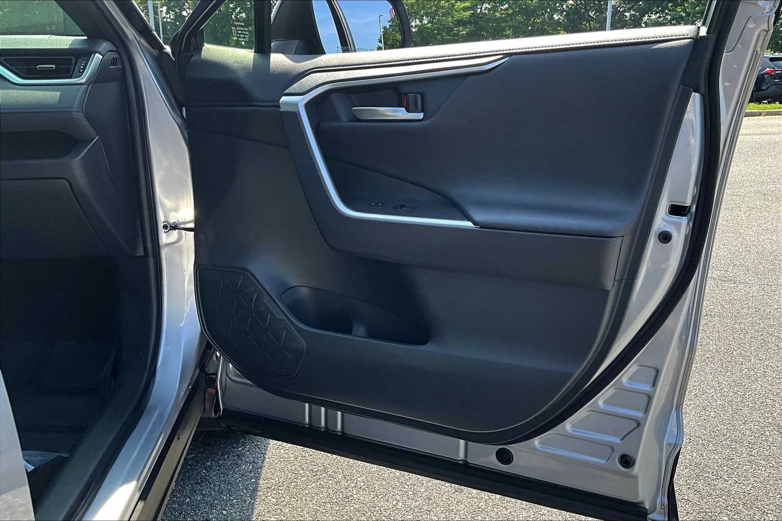 2022 Toyota RAV4 Hybrid XSE photo 20