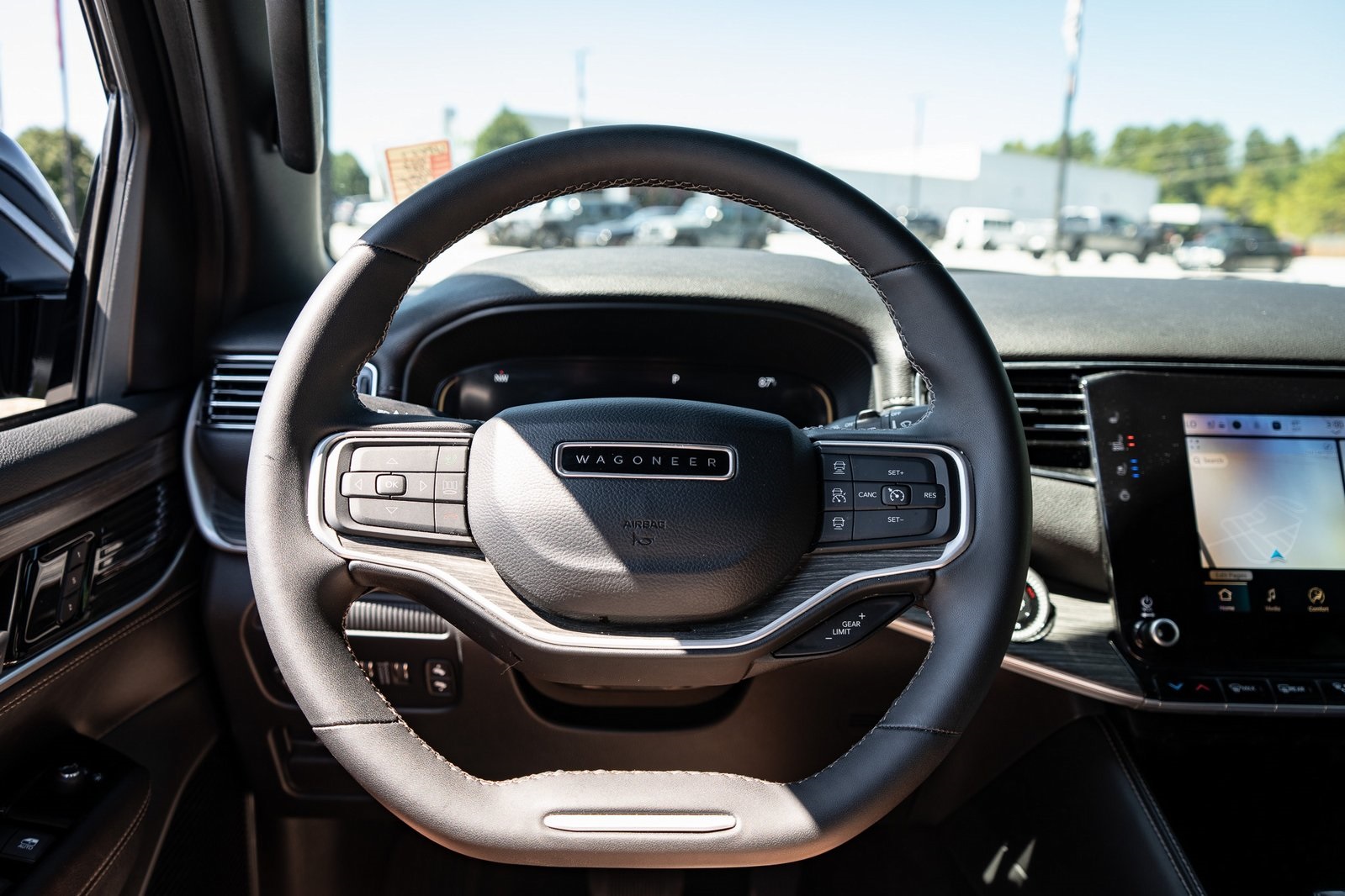 2023 Jeep Wagoneer L Series III photo 26