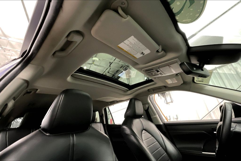 2022 Toyota Highlander XLE photo 22
