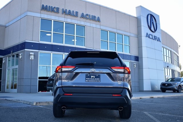 2024 Toyota RAV4 XLE photo 3