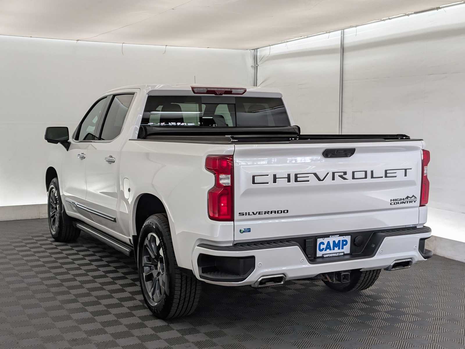 2023 Chevrolet Silverado 1500 High Country photo 3