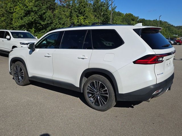 2024 Toyota Highlander Hybrid Platinum photo 3