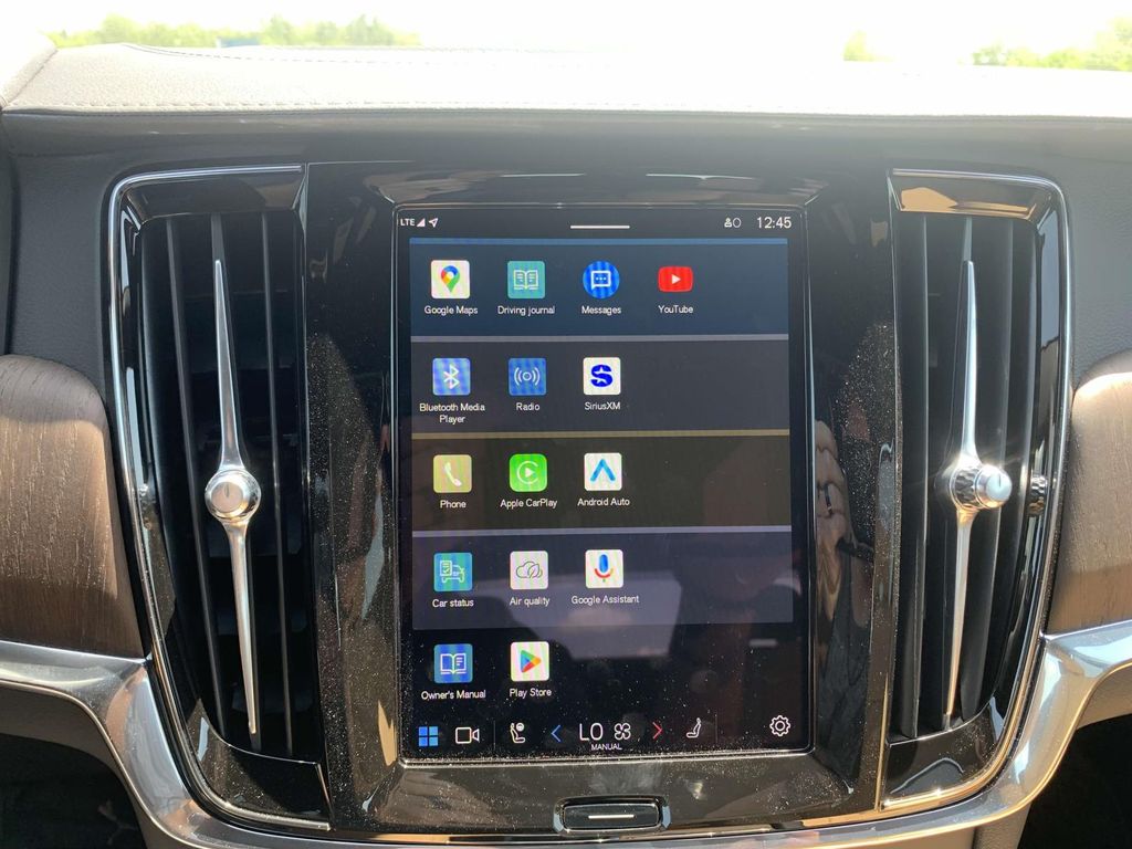 2025 Volvo S90 photo 10